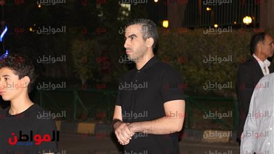صور| كريم خطاب في عزاء نجل محمد فضل