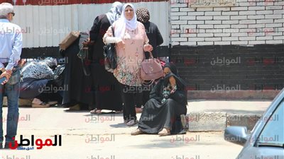 صور| القلق يسيطر علي أولياء الأمور في امتحانات الثانوية العامة 2018