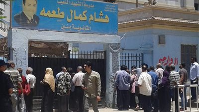 الفرحة تغمر طلاب بنى سويف عقب انتهاء امتحان اللغة العربية للثانوية العامة 2018