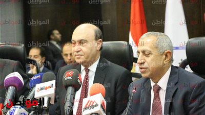فيديو| مهاب مميش: 11% من حجم التجارة بالعالم يمر فى قناة السويس