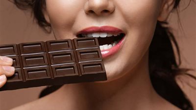 لماذا ينصح الخبراء بتناول الشوكولاتة الداكنة