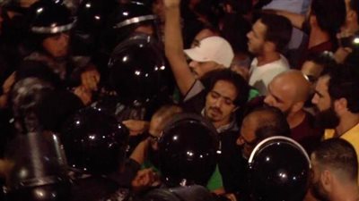المتظاهرون في الأردن يحاولون اقتحام مقر رئاسة الحكومة