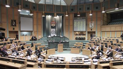 البرلمان الأردني يطالب بإقالة الحكومة