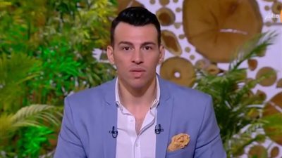 فيديو | جمل يسير بطريق المحور متوسطًا السيارات في الاتجاهين