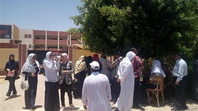 صور| ارتياح بين طلبة الوادي الجديد عقب انتهاء امتحانات الثانوية العامة 2018