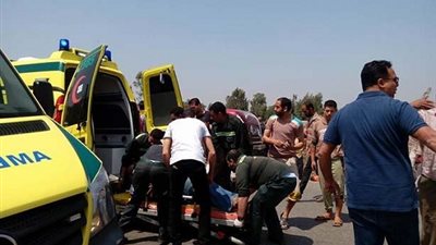 بالأسماء إصابة 7 أشخاص بإصابات مختلفة بانقلاب سيارة ميكروباص