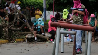 استمرار التظاهر في نيكاراجوا .. واشتباكات بين الشرطة والمحتجين 