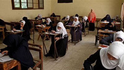 اليوم| امتحان مادة الاحياء بالقسم العلمي بالثانوية الازهرية 2018 فى سوهاج