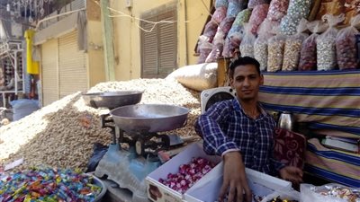 بائعو المكسرات والفول السوداني بـ