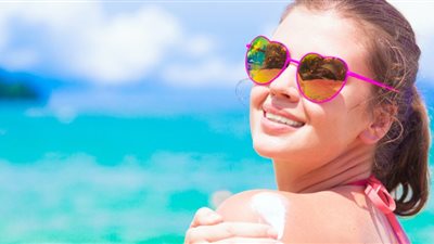 تعرفي على أنواع وأسعار كريمات الحماية من الشمس