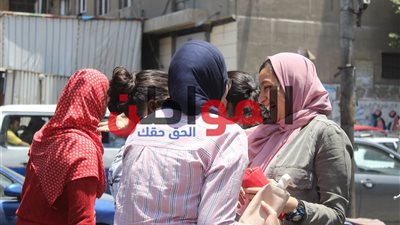 صور| سعادة طلاب المنيرة بعد نهاية ثاني أيام امتحانات الثانوية العامة 2018
