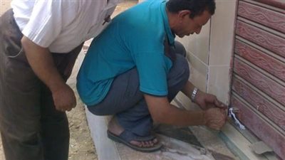 غلق محل بيع مستحضرات بيولوجية غير صالحة للاستخدام بـ