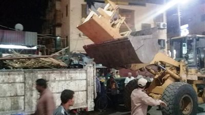 حملات مكبرة لرفع الإشغالات بشوارع وميادين حي غرب سوهاج