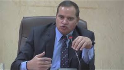 قرار بتشكيل لجنة لتعديل الأجر المكمل للعاملين بـ