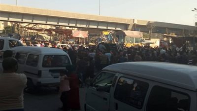 السيطرة على مشاجرة بالأسلحة بين الباعة الجائلين بموقف الأجرة بـ