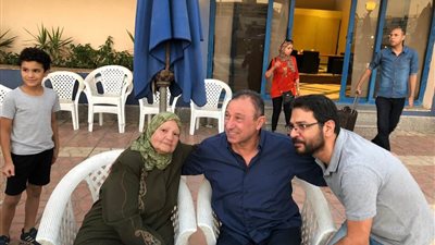 صور| الخطيب يلبي دعوة أسرة السباحة ويحضر إفطار مدينة نصر