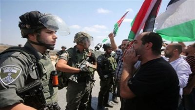 أحرونوت: طائرة ورقية حارقة تصيب مستوطن بالاختناق