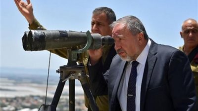 ليبرمان عن إجرام قوات الإحتلال: أحترفنا في حرق ابناء غزة على الحدود