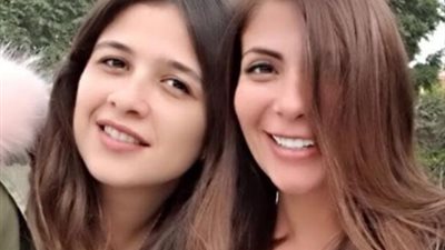 منى زكي تهنئ ياسمين عبد العزيز على فيلم 