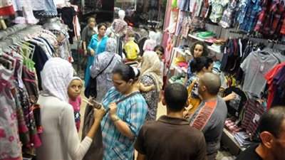 صور| ارتفاع أسعار ملابس عيد الفطر يهدد فرحة الغلابة في سوهاج 