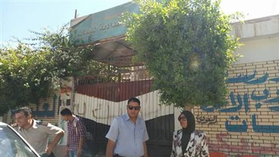صور| الخوف والتوتر يسيطر على طلاب امتحانات الثانوية العامة 2018 بـ