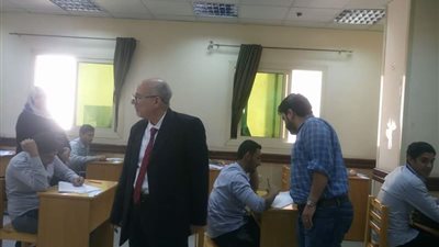 مدير إدارة التدريب يتابع امتحانات المعهد الفني للتمريض بـ بني سويف 