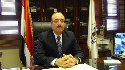 محافظ بني سويف يستعرض التقرير الشهري لـ