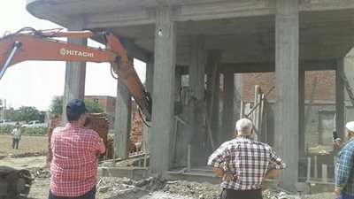 صور|إزالة تعدى على الأراضى الزراعية بمدينة ميت غمر بـ