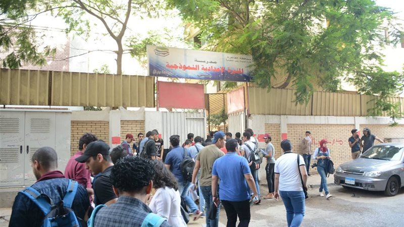 صورة من أمام اللجان