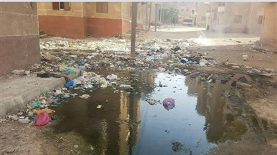 صور| أهالي مساكن السلام ببني سويف: نسبح فوق برك المجاري.. والمنطقة 
