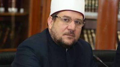 مختار جمعة يهدى الرئيس السيسي كتابين في احتفالية ليلة القدر