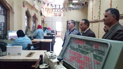 صور| جولة مفاجأة لرئيس هيئة السكة الحديد على محطة مصر