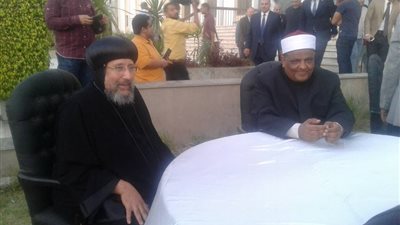 صور| الأزهر والكنيسة على مائدة إفطار رمضانية