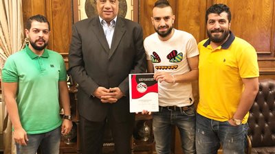 صور.. الاتحاد يعلن انتقال أحمد داوودا رسميًا 