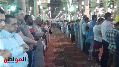 صور| المصلون يتوافدون على ساحة عمرو بن العاص في ليلة الـ 27 من رمضان