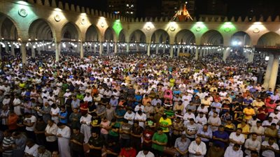 فيديو | انتظار المصلون لـ