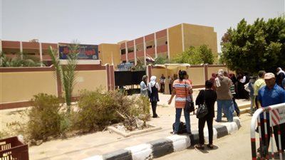 صور| شكوى من صعوبة خامس امتحانات الثانوية العامة 2018 في الوادي الجديد