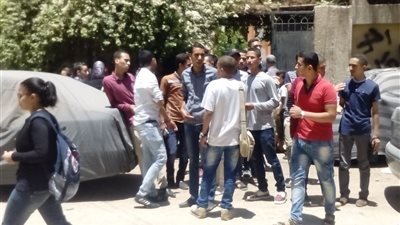 ضبط طالب تربية إنجليزي داخل 