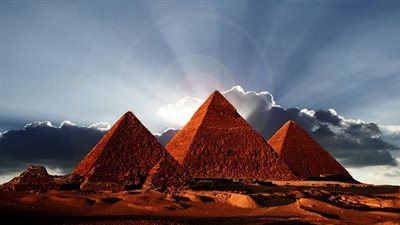 أشهر أهرامات العالم خارج أم الدنيا.. أغربهم في المريخ