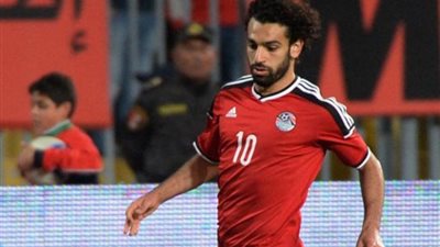 الفراعنة في روسيا| تضاؤل فرصة مشاركة صلاح في لقاء أوروجواي.. تعرف على بديله