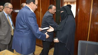 محافظ الدقهلية: سداد مديونية إحدى الغارمات بمبلغ 25 الف جنيه