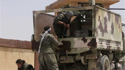 الجيش السوري يدفع بتعزيزات عسكرية إلى البادية خشية هجوم محتمل