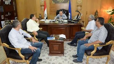 محافظ دمياط يناقش تنفيذ خطة رد الشئ لاصله بـ