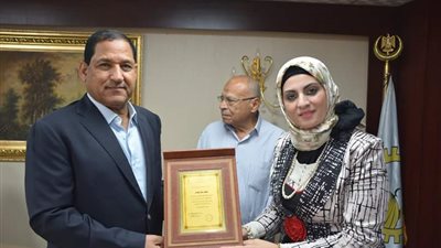 محافظ الغربية يستقبل الام المثالية فى جدة 