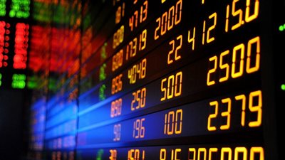 إنفوجراف| آخر تطورات مؤشرات البورصة اليوم
