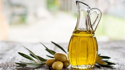 تغذية وتنعيم الشعر.. أبرز فوائد العسل وزيت الزيتون