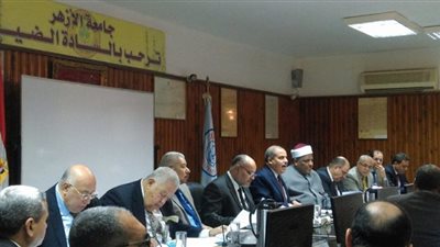 مجلس جامعة الأزهر يوقف أستاذ جامعي 3 أشهر لنشره الفكر المنحرف