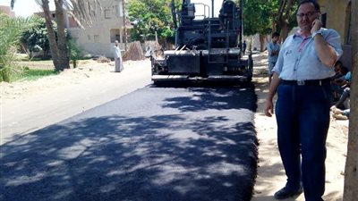 صور| محافظ سوهاج: رصف طريق 