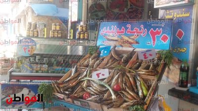 فيديو| اقبال شديد على شراء الفسيخ بـ أسواق سوهاج قبل عيد الفطر 2018