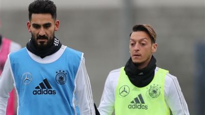 نجم ألمانيا السابق يطالب باستبعاد جوندوجان وأوزيل
